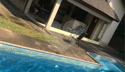 Sobrado com 4 quartos à venda em Pirucaia - SP