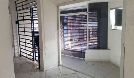 Prédio inteiro à venda ou para locação em Vila Carbone - SP