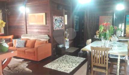 Condomínio com 3 quartos à venda em Caraguatá - SP