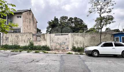 Terreno à venda em Vila Albertina - SP