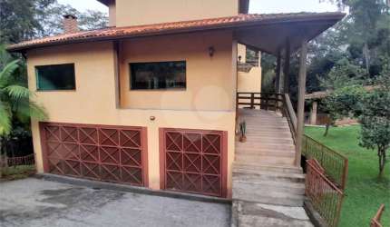 Condomínio com 4 quartos à venda em Caraguatá - SP