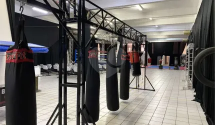 Prédio inteiro à venda em Barra Funda - SP