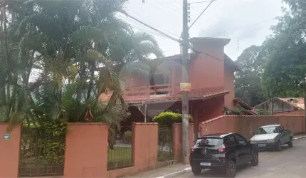 Sobrado com 4 quartos à venda em Lavapés - SP