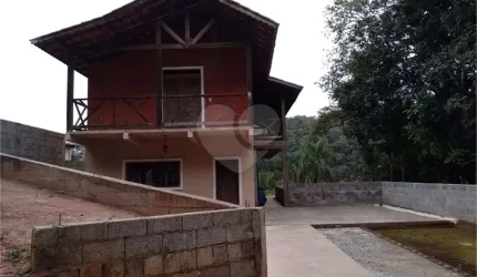 Sobrado com 4 quartos à venda em Caraguatá - SP