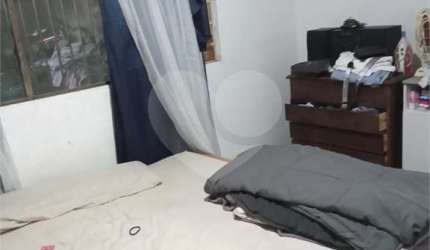 Casa térrea com 3 quartos à venda em Vila Nova Galvão - SP