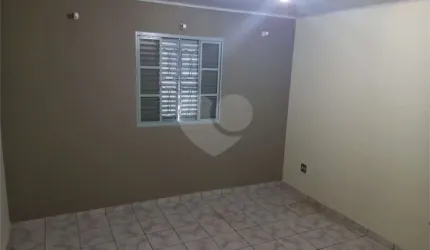 Casa térrea com 3 quartos à venda em Vila Leonor - SP