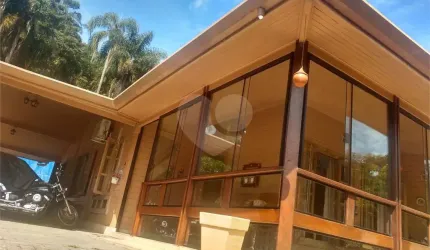 Condomínio com 4 quartos à venda em Caraguatá - SP