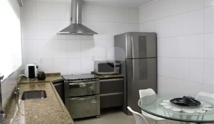 Casa térrea com 3 quartos à venda em Vila Galvão - SP