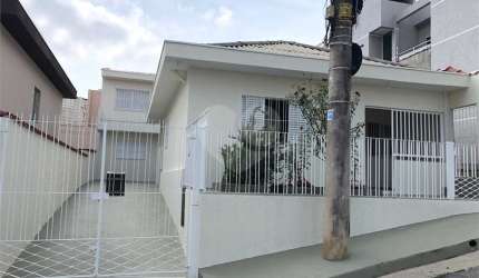 Casa térrea com 2 quartos à venda em Chora Menino - SP