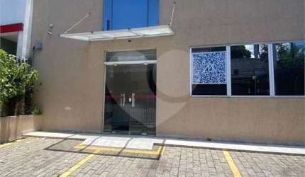 Prédio inteiro à venda em Vila Gustavo - SP