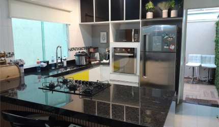 Sobrado com 3 quartos à venda em Vila Prado - SP