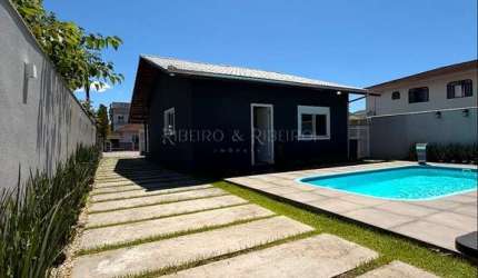 Oportunidade em Joinville: Casa Decorada com Edícula e Espaço Gourmet!