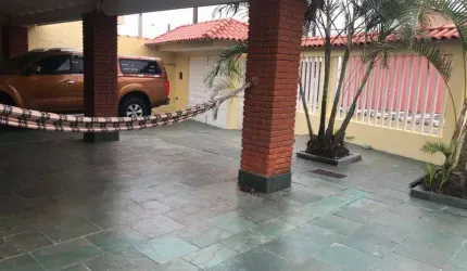 Casa com na primeira quadra da praia