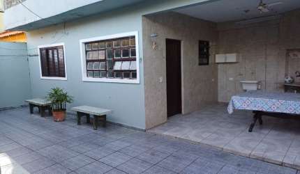 CASA COM 3 DORMITÓRIOS LADO PRAIA