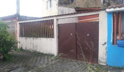 CASA 2 DORMITÓRIOS À 150 METROS DA PRAIA
