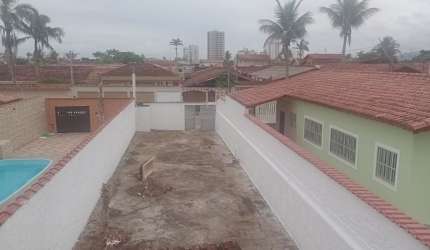 SOBRADO 2 DORMITÓRIOS NA SEGUNDA QUADRA DA PRAIA