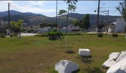 Condomínio Portal da Serra Casa com 3 Quartos (2 Suítes), Piscina e TÉRREA!