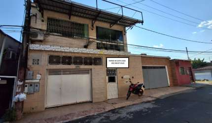 Vendo Casa no Lírio do Valle com 3 andares/ 2 casas independente/galpão/kitnet