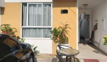 VENDE-SE CASA DE 2 DORMITÓRIOS C/SUÍTE EM FLORES!