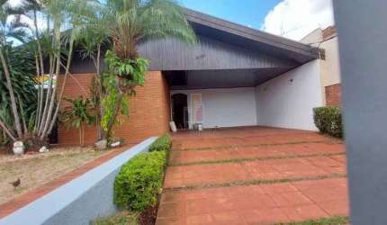Casa para alugar em Vila Brunhari de 125.00m² com 3 Quartos, 1 Suite e 4 Garagens