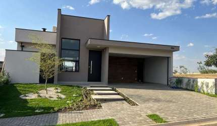 Casa de Condomínio para venda em Jardim Ypê de 165.00m² com 3 Quartos, 1 Suite e 4 Garagens