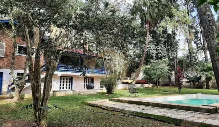 Casa para venda em Granja Viana de 184.00m² com 3 Quartos, 1 Suite e 4 Garagens