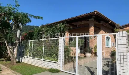 Casa para venda em Condominio Lagoinha de 359.00m² com 5 Quartos, 5 Suites e 2 Garagens