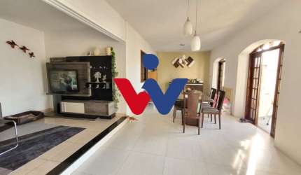 Casa para venda em Portão de 295.00m² com 4 Quartos, 1 Suite e 3 Garagens