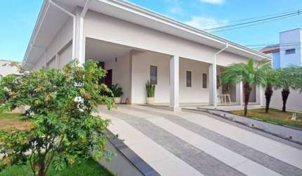Casa para venda e aluguel em Jardim Ipyranga de 212.00m² com 3 Quartos, 1 Suite e 5 Garagens