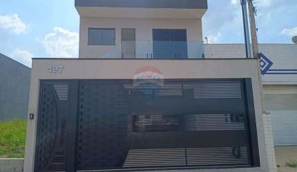 Sobrado para venda em Residencial Piemonte de 185.99m² com 3 Quartos, 1 Suite e 2 Garagens