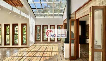 Casa de Condomínio para venda e aluguel em Condomínio Iolanda de 485.00m² com 3 Quartos, 1 Suite e 5 Garagens