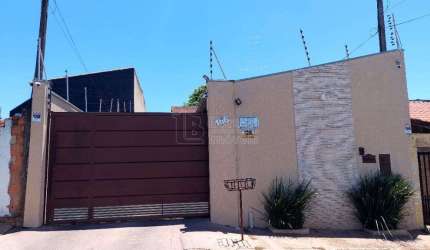 Casa para venda em Jardim Adalberto Frederico De Oliveira Roxo I de 148.00m² com 2 Quartos, 1 Suite e 4 Garagens