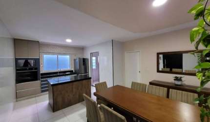 Sobrado para venda em Vila Guimarães de 170.00m² com 3 Quartos, 1 Suite e 4 Garagens
