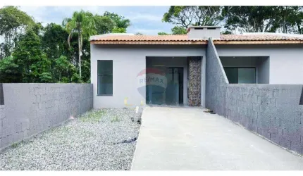 Casa para venda em Itapoá de 66.63m² com 2 Quartos, 1 Suite e 2 Garagens