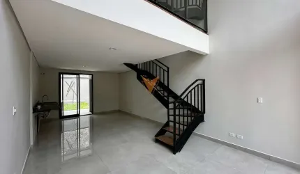 Casa para venda em Granja Viana de 125.00m² com 2 Quartos, 2 Suites e 2 Garagens