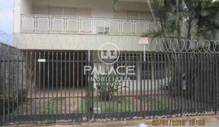 Sobrado para venda em Centro de 270.00m² com 5 Quartos, 3 Suites e 4 Garagens