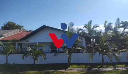 Casa para venda em Pontal Do Paraná de 186.00m² com 3 Quartos e 4 Garagens
