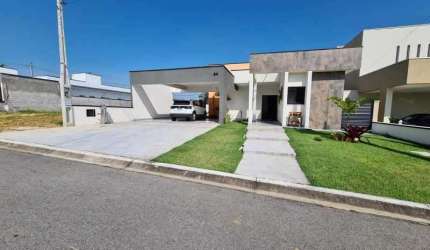 Casa para venda em Residencial Village Splendore de 170.00m² com 3 Quartos, 1 Suite e 4 Garagens