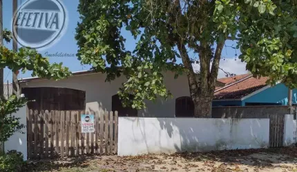 Casa para venda em Guaratuba de 90.00m² com 4 Quartos e 5 Garagens