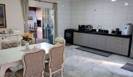 Casa para venda em Villas Paraíso de 180.00m² com 3 Quartos, 1 Suite e 3 Garagens