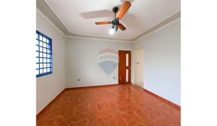 Casa para venda em Centro de 111.00m² com 3 Quartos e 2 Garagens