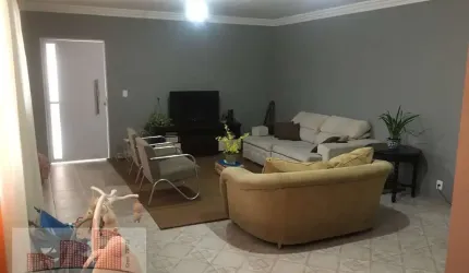 Sobrado para venda em Conceição de 250.00m² com 3 Quartos, 1 Suite e 2 Garagens