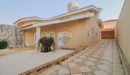 Casa para venda em Jardim Europa de 300.00m² com 3 Quartos, 1 Suite e 6 Garagens