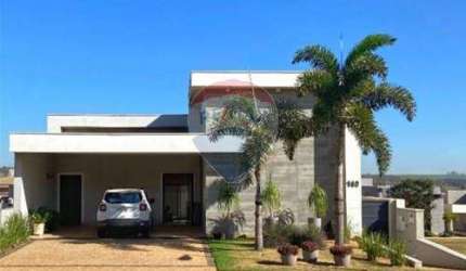 Casa de Condomínio para venda em Vila Do Golf de 207.00m² com 3 Quartos, 3 Suites e 4 Garagens