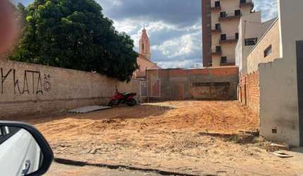 Terreno para venda em Centro de 180.00m²