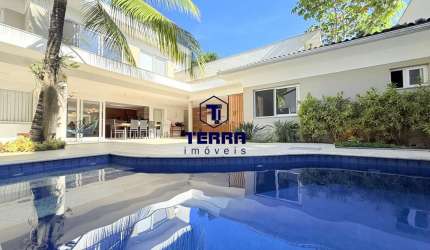 Casa para venda em Camboinhas de 211.00m² com 4 Quartos, 4 Suites e 2 Garagens