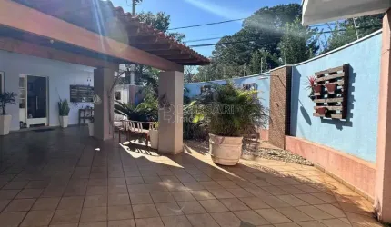 Casa para venda em Jardim Botânico de 237.00m² com 3 Quartos, 1 Suite e 4 Garagens