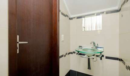 Sobrado para venda em Fanny de 160.00m² com 4 Quartos, 1 Suite e 3 Garagens