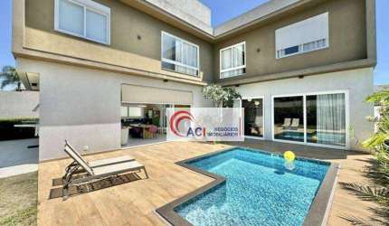 Casa de Condomínio para venda em Granja Viana de 345.00m² com 4 Quartos, 4 Suites e 6 Garagens