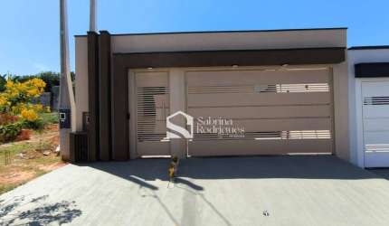 Casa para venda em Chácaras Alvorada de 86.00m² com 2 Quartos, 1 Suite e 2 Garagens